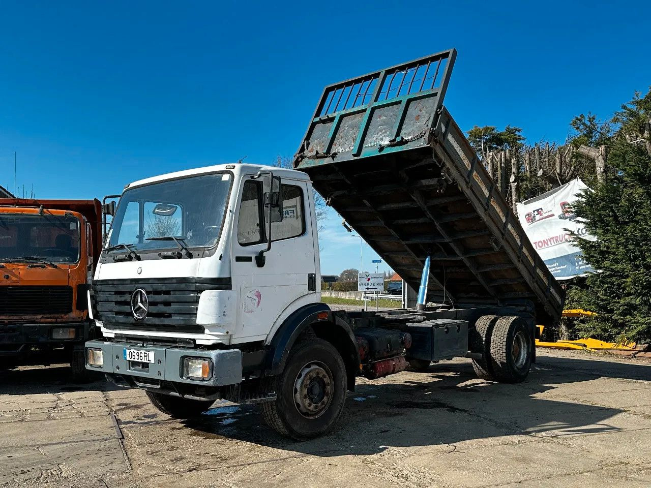 Mercedes-Benz SK 1733 V6 4X2 Tipper Spring/Spring EPS Manual G - Tipper: picture 2 Mercedes-Benz SK 1733 V6 4X2 Tipper Spring/Spring EPS Manual G - Tipper: picture 2