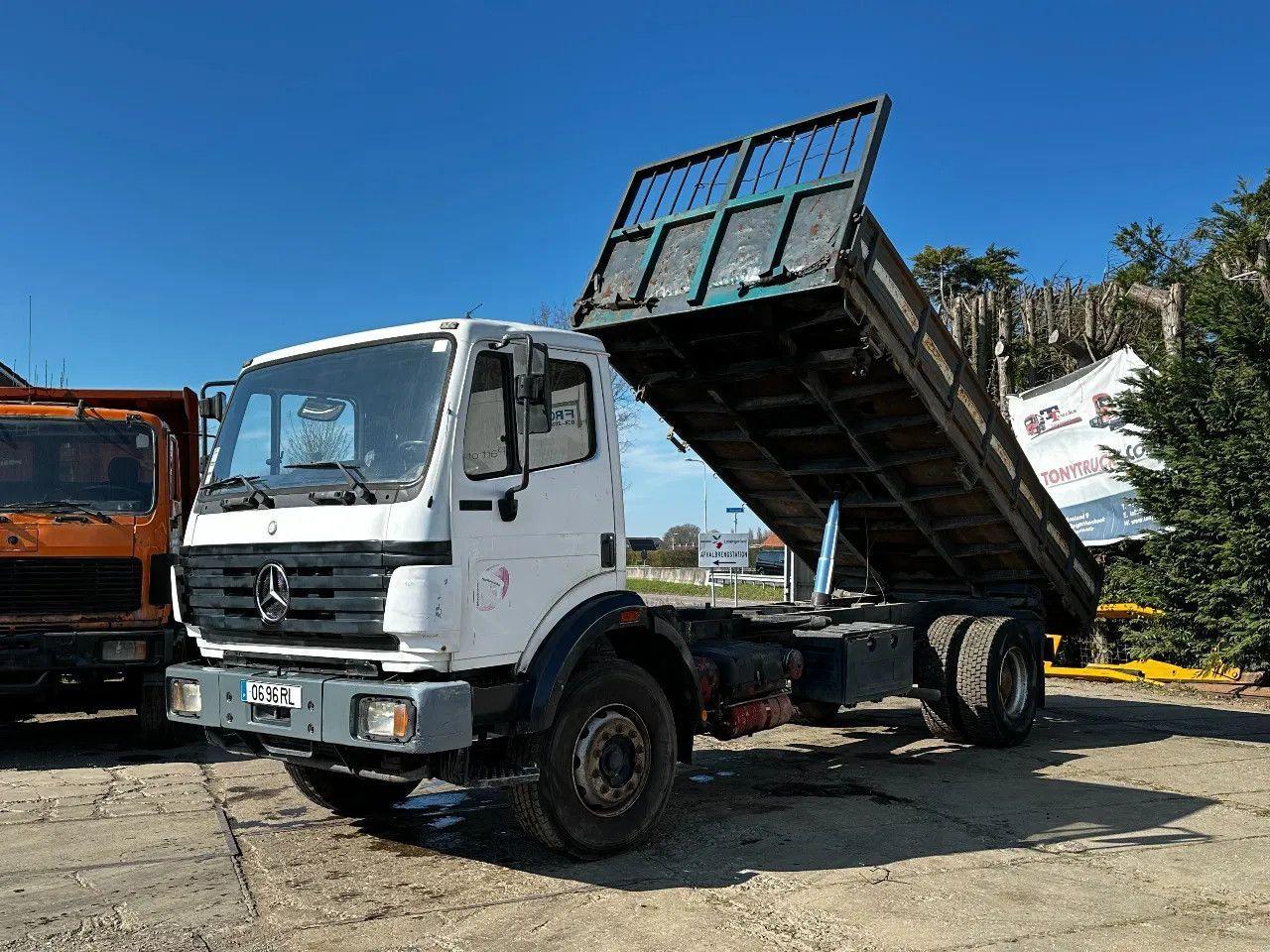 Mercedes-Benz SK 1733 V6 4X2 Tipper Spring/Spring EPS Manual G - Tipper: picture 2 Mercedes-Benz SK 1733 V6 4X2 Tipper Spring/Spring EPS Manual G - Tipper: picture 2