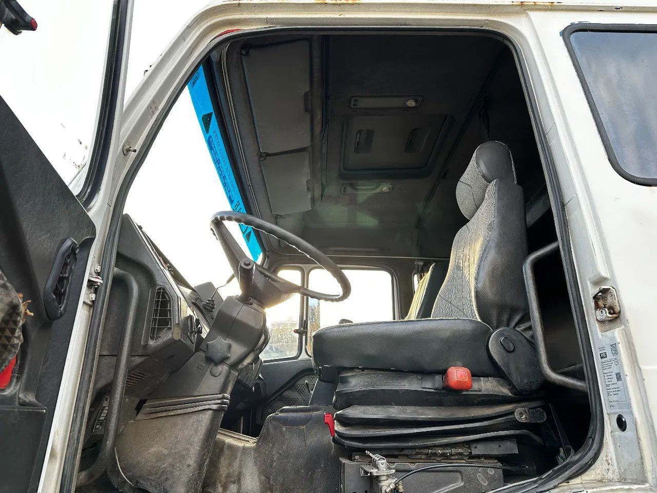 Mercedes-Benz SK 1935 V8 4X2 Tipper Spring/Spring AMCO V825 9T Mercedes-Benz SK 1935 V8 4X2 Tipper Spring/Spring AMCO V825 9T - Tipper, Crane truck: picture 5 Mercedes-Benz SK 1935 V8 4X2 Tipper Spring/Spring AMCO V825 9T Mercedes-Benz SK 1935 V8 4X2 Tipper Spring/Spring AMCO V825 9T - Tipper, Crane truck: picture 5