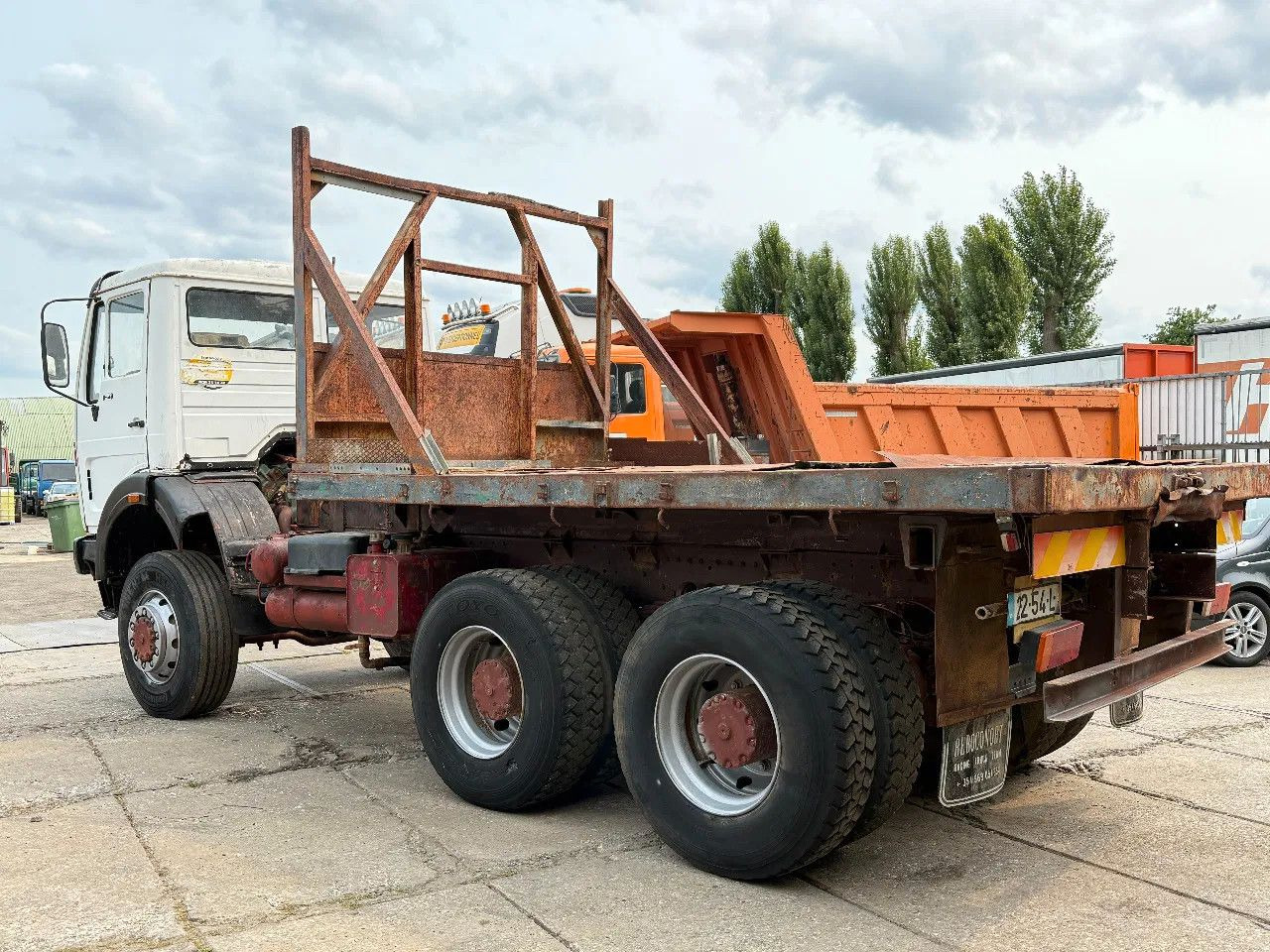 Mercedes-Benz SK 2628 V8 6X6 Platform Spring/Spring Manual gea - Dropside/ Flatbed truck: picture 3 Mercedes-Benz SK 2628 V8 6X6 Platform Spring/Spring Manual gea - Dropside/ Flatbed truck: picture 3