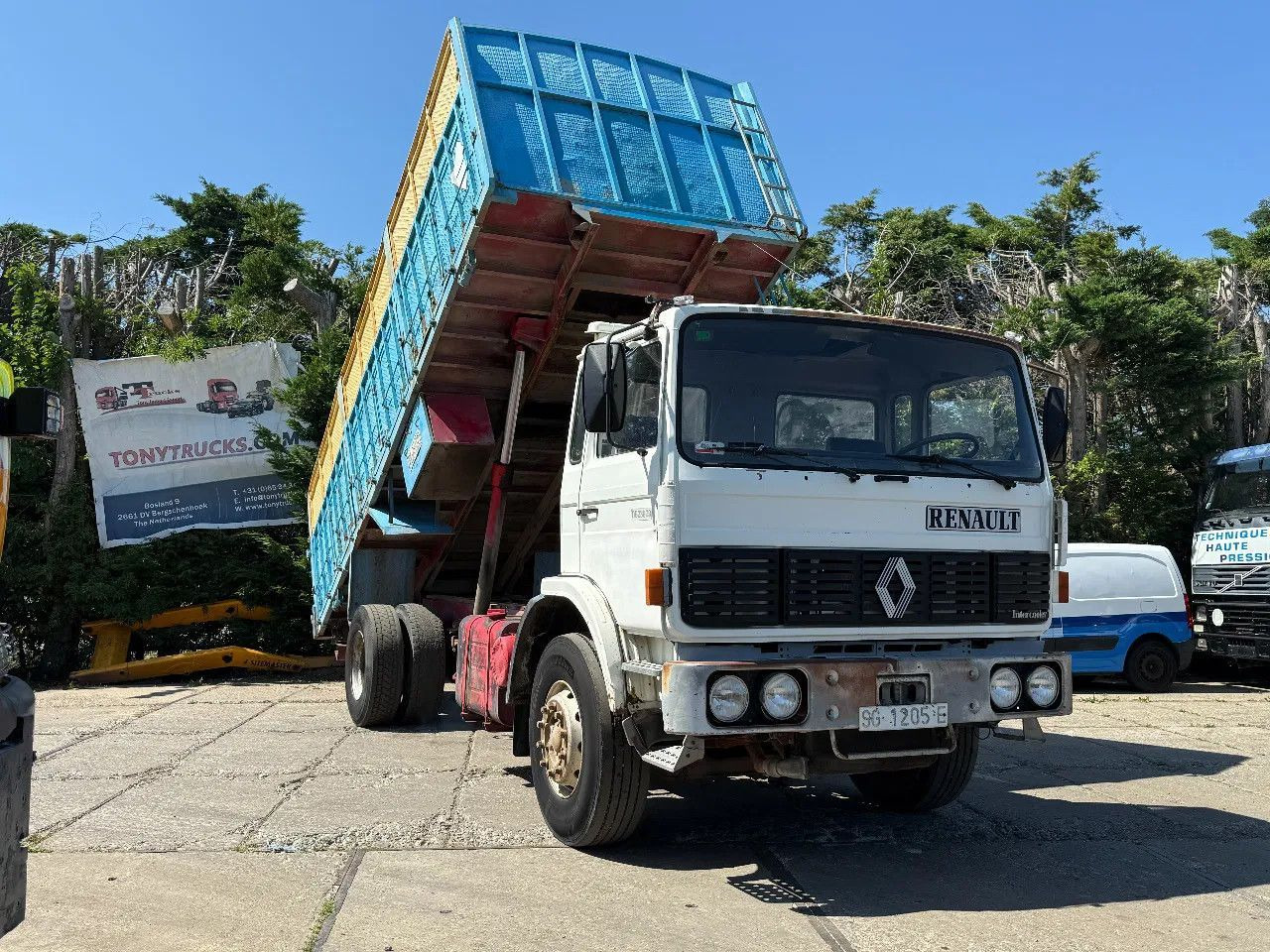 Renault G230 4X2 Tipper Spring/Spring Manual Gearbox - Tipper: picture 1 Renault G230 4X2 Tipper Spring/Spring Manual Gearbox - Tipper: picture 1