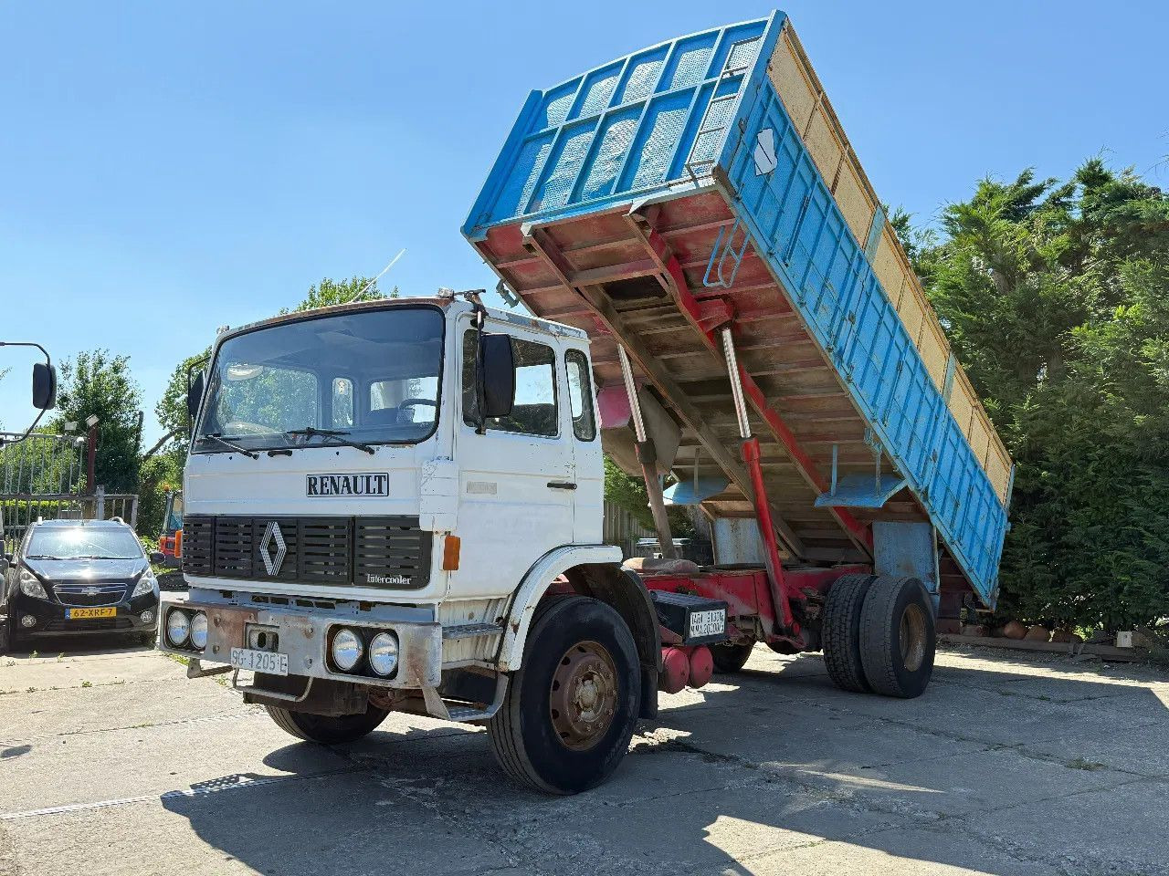 Renault G230 4X2 Tipper Spring/Spring Manual Gearbox - Tipper: picture 2 Renault G230 4X2 Tipper Spring/Spring Manual Gearbox - Tipper: picture 2