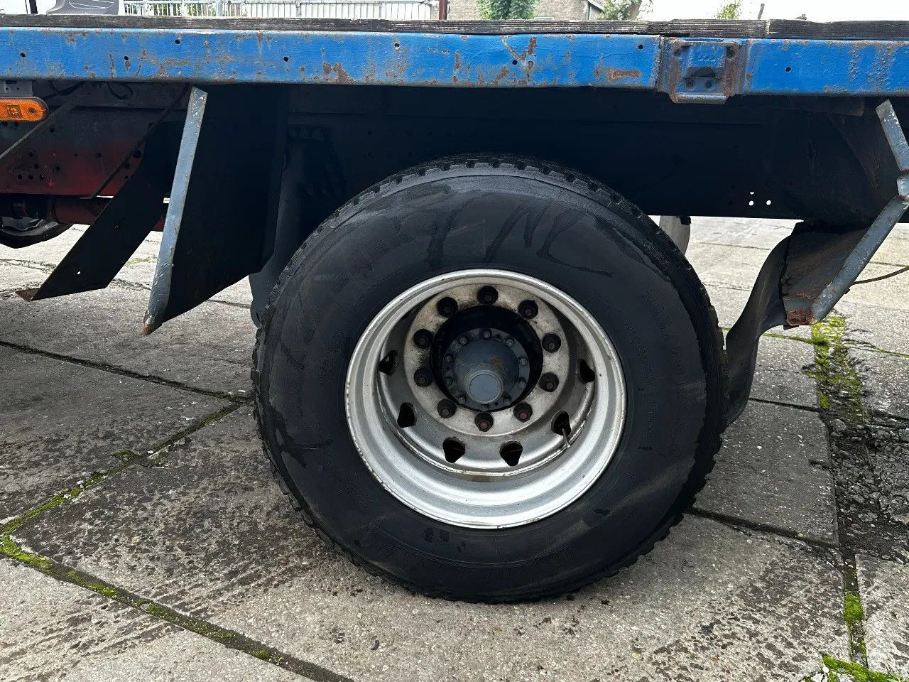 Scania P113-360 4X2 Platform Manual Gear Retarder Scania P113-360 4X2 Platform Manual Gear Retarder - Dropside/ Flatbed truck: picture 5 Scania P113-360 4X2 Platform Manual Gear Retarder Scania P113-360 4X2 Platform Manual Gear Retarder - Dropside/ Flatbed truck: picture 5
