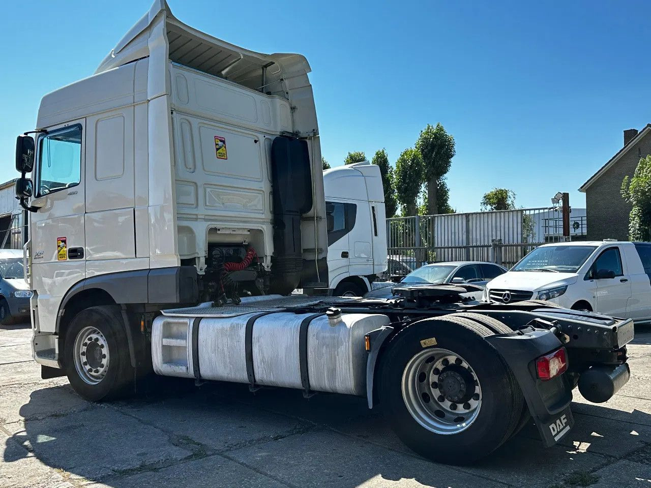 DAF XF 460 4X2 Tractor-unit Spring/Air ACC Retarder DAF XF 460 4X2 Tractor-unit Spring/Air ACC Retarder - Tractor unit: picture 3 DAF XF 460 4X2 Tractor-unit Spring/Air ACC Retarder DAF XF 460 4X2 Tractor-unit Spring/Air ACC Retarder - Tractor unit: picture 3
