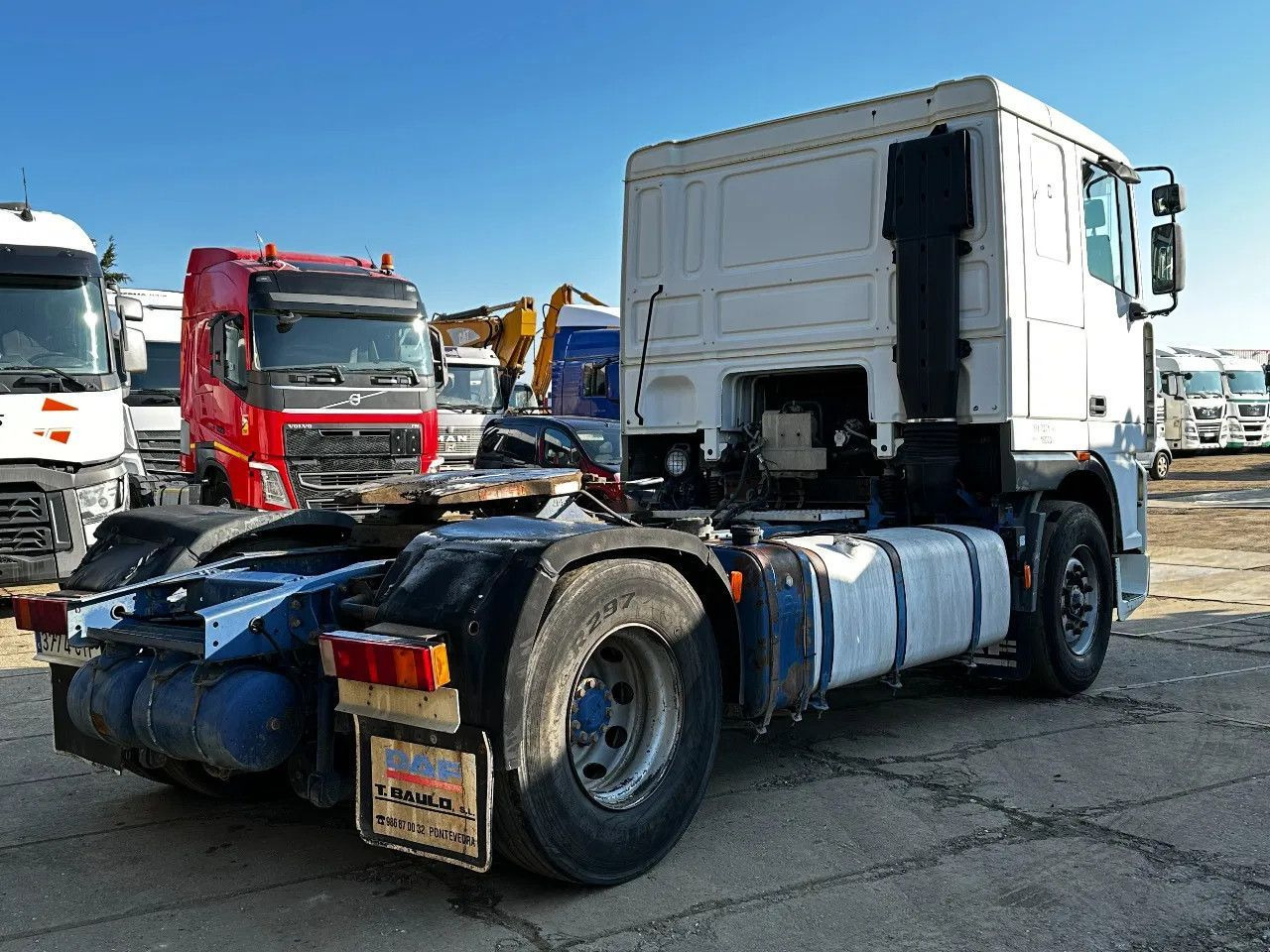 DAF XF 95.380 4X2 Tractor-unit Spring/Air ZF Manual DAF XF 95.380 4X2 Tractor-unit Spring/Air ZF Manual - Tractor unit: picture 4 DAF XF 95.380 4X2 Tractor-unit Spring/Air ZF Manual DAF XF 95.380 4X2 Tractor-unit Spring/Air ZF Manual - Tractor unit: picture 4