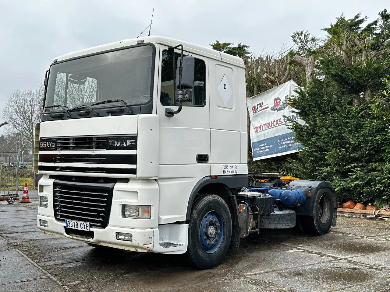DAF XF 95.380 4X2 Tractor-unit Spring/Air ZF Manual DAF XF 95.380 4X2 Tractor-unit Spring/Air ZF Manual - Tractor unit: picture 2 DAF XF 95.380 4X2 Tractor-unit Spring/Air ZF Manual DAF XF 95.380 4X2 Tractor-unit Spring/Air ZF Manual - Tractor unit: picture 2