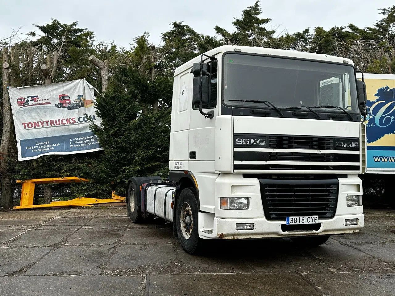 DAF XF 95.380 4X2 Tractor-unit Spring/Air ZF Manual DAF XF 95.380 4X2 Tractor-unit Spring/Air ZF Manual - Tractor unit: picture 1 DAF XF 95.380 4X2 Tractor-unit Spring/Air ZF Manual DAF XF 95.380 4X2 Tractor-unit Spring/Air ZF Manual - Tractor unit: picture 1