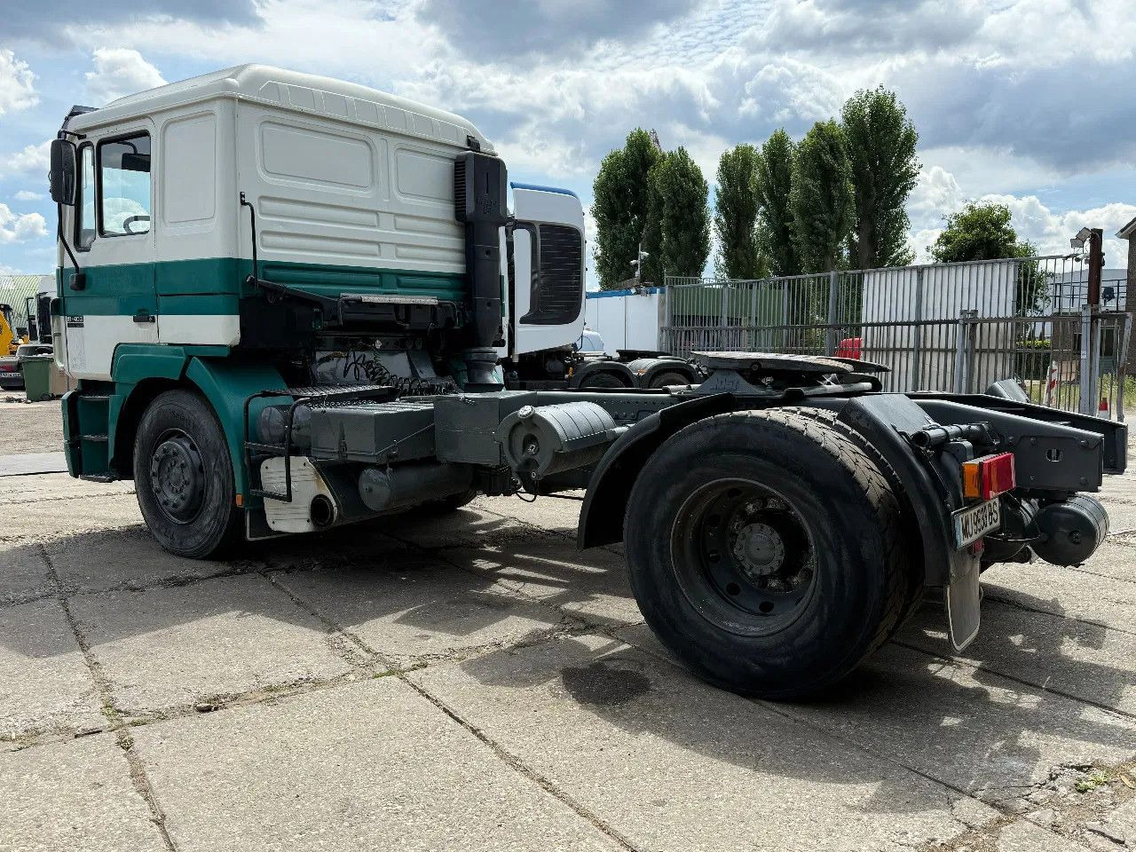 MAN 19.403 4X2 Tractor-unit Spring/Air ZF Manual Gea - Tractor unit: picture 3 MAN 19.403 4X2 Tractor-unit Spring/Air ZF Manual Gea - Tractor unit: picture 3