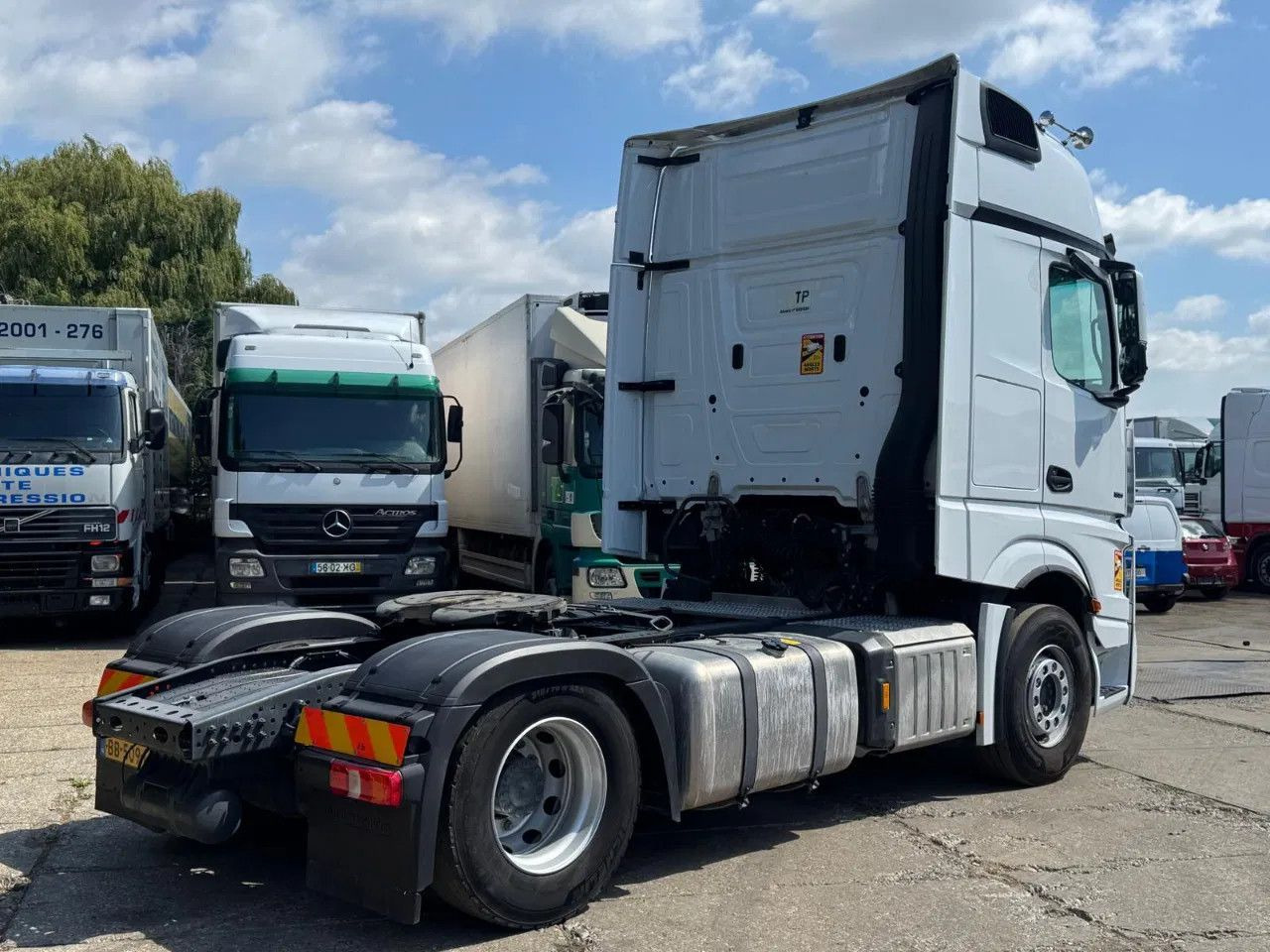 Mercedes-Benz Actros 1851 4X2 GIGA SPACE Spring/Air Retarder 1 - Tractor unit: picture 4 Mercedes-Benz Actros 1851 4X2 GIGA SPACE Spring/Air Retarder 1 - Tractor unit: picture 4