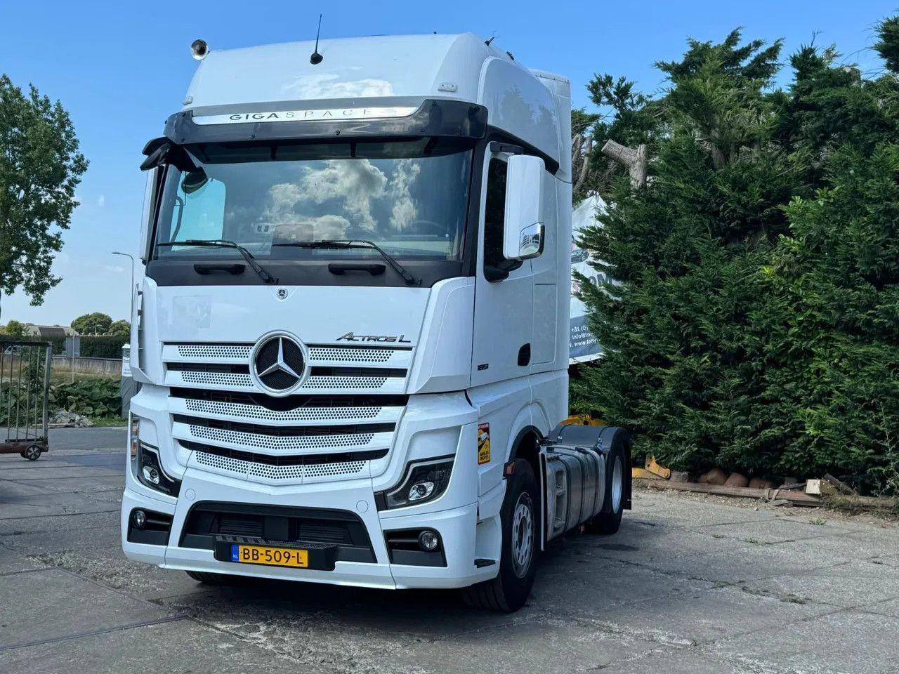 Mercedes-Benz Actros 1851 4X2 GIGA SPACE Spring/Air Retarder 1 - Tractor unit: picture 2 Mercedes-Benz Actros 1851 4X2 GIGA SPACE Spring/Air Retarder 1 - Tractor unit: picture 2