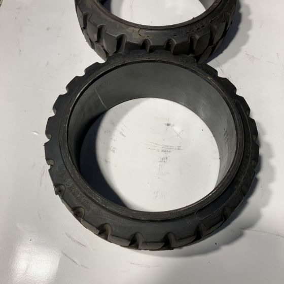 2X Magnum Solideal 15x5x11 1/4 tyres - Steering for Material handling equipment: picture 3 2X Magnum Solideal 15x5x11 1/4 tyres - Steering for Material handling equipment: picture 3