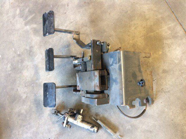 Accelerator and brake pedals for Linde R12C, Series 115-C - Pedal for Material handling equipment: picture 1 Accelerator and brake pedals for Linde R12C, Series 115-C - Pedal for Material handling equipment: picture 1