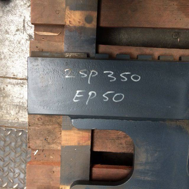 Fork Carriage /ZT/4.9T/3A/L1260 for Caterpillar - Attachment: picture 5 Fork Carriage /ZT/4.9T/3A/L1260 for Caterpillar - Attachment: picture 5