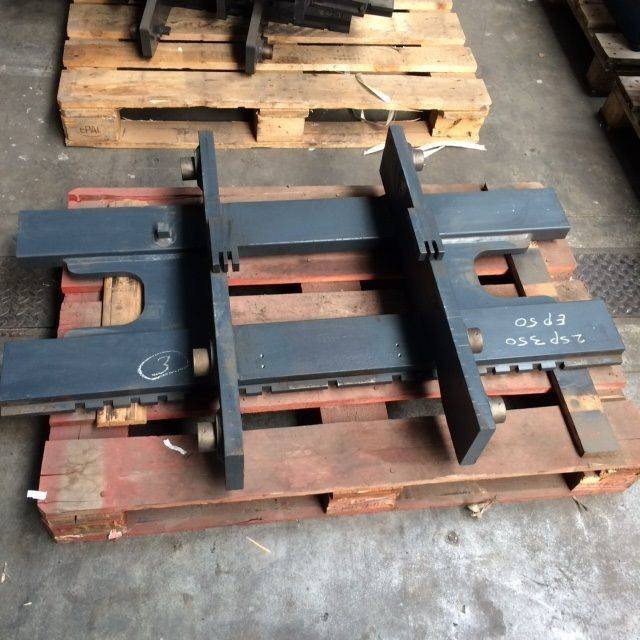 Fork Carriage /ZT/4.9T/3A/L1260 for Caterpillar - Attachment: picture 1 Fork Carriage /ZT/4.9T/3A/L1260 for Caterpillar - Attachment: picture 1