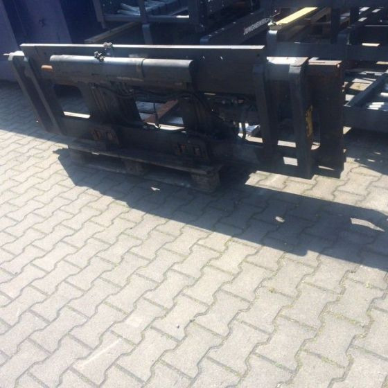 Kaup Triple Sideshifter - Attachment for Material handling equipment: picture 4 Kaup Triple Sideshifter - Attachment for Material handling equipment: picture 4