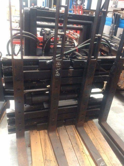 Stabau Double Pallet Handlers with Load Extender - Attachment: picture 2 Stabau Double Pallet Handlers with Load Extender - Attachment: picture 2