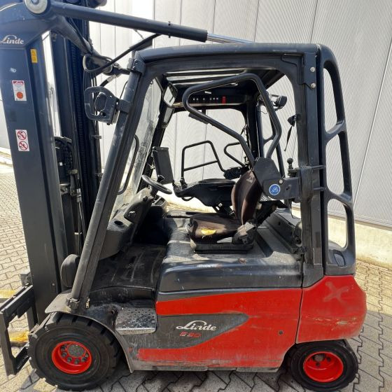 Linde E30 (387) - Electric forklift: picture 3 Linde E30 (387) - Electric forklift: picture 3