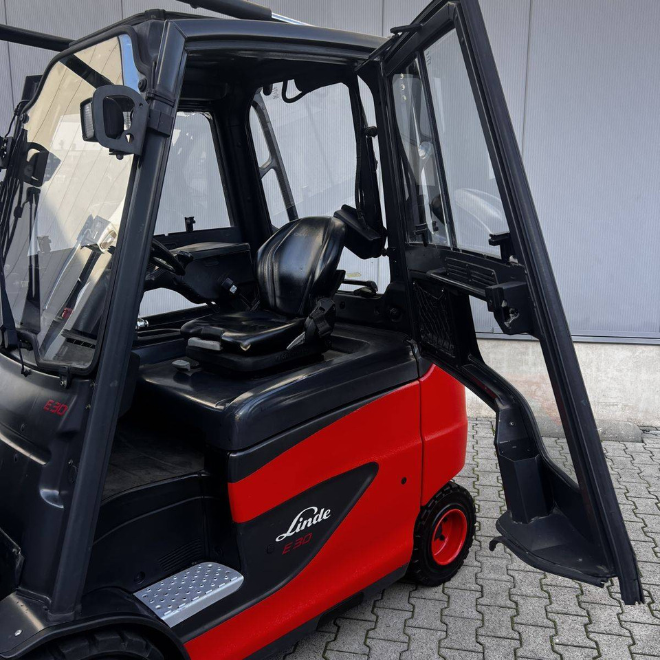 Linde E30/600H (387) - Electric forklift: picture 5 Linde E30/600H (387) - Electric forklift: picture 5