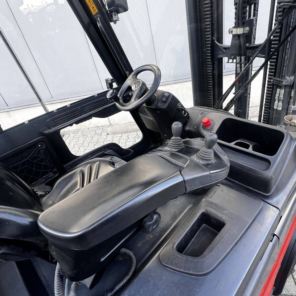 Linde E30/600H (387) - Electric forklift: picture 3 Linde E30/600H (387) - Electric forklift: picture 3