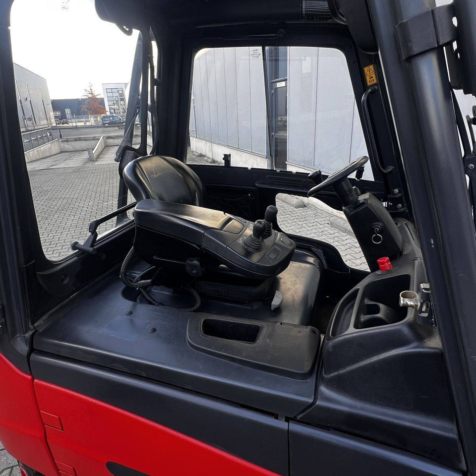 Linde E30/600H (387) - Electric forklift: picture 4 Linde E30/600H (387) - Electric forklift: picture 4