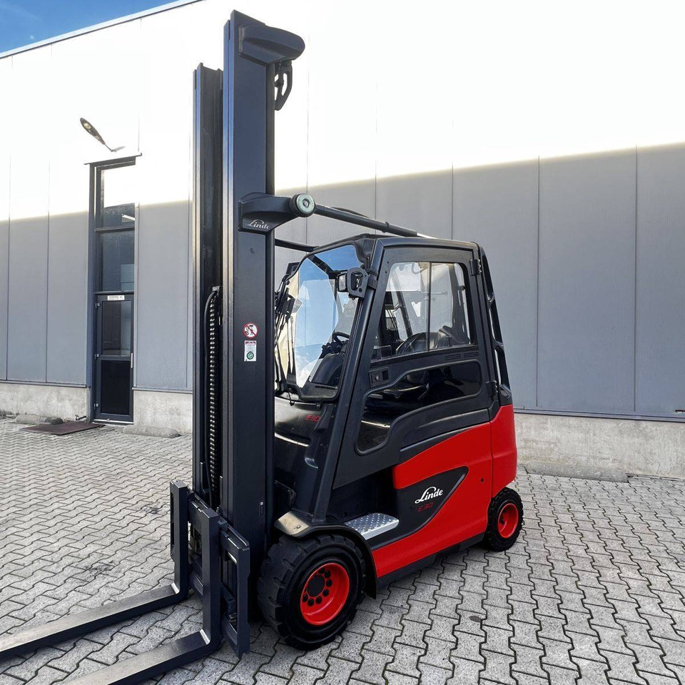Linde E30/600H (387) - Electric forklift: picture 1 Linde E30/600H (387) - Electric forklift: picture 1