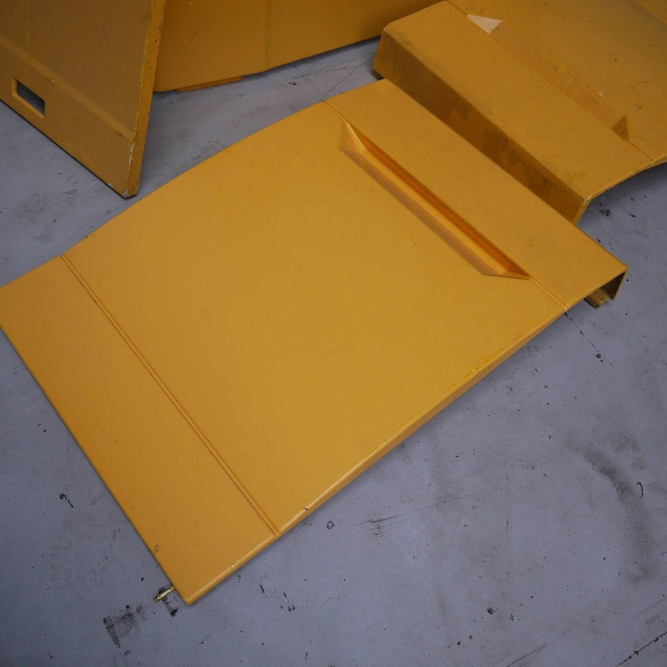 Plastic covers for Dambach, Atlet OMNI 140DCR - Body and exterior for Material handling equipment: picture 4 Plastic covers for Dambach, Atlet OMNI 140DCR - Body and exterior for Material handling equipment: picture 4
