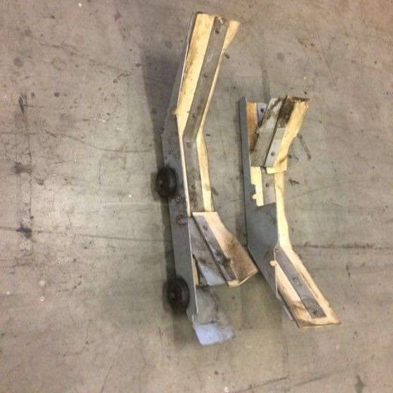 Skirt Weldment Left and Right for Nilfisk BR 850 - Spare parts for Scrubber dryer: picture 2 Skirt Weldment Left and Right for Nilfisk BR 850 - Spare parts for Scrubber dryer: picture 2