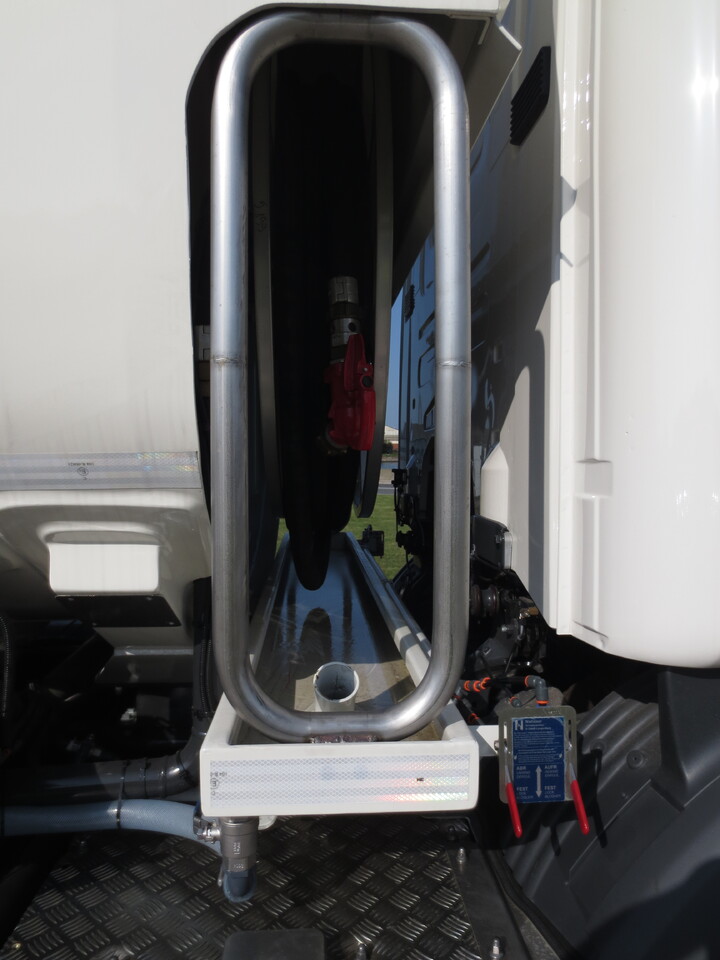 SCANIA G370 - Tank truck: picture 4 SCANIA G370 - Tank truck: picture 4