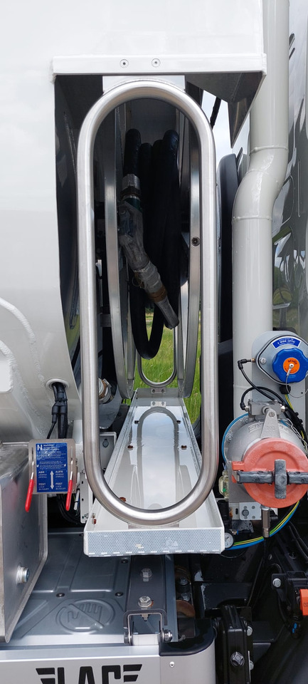 VOLVO FL - Tank truck: picture 3 VOLVO FL - Tank truck: picture 3