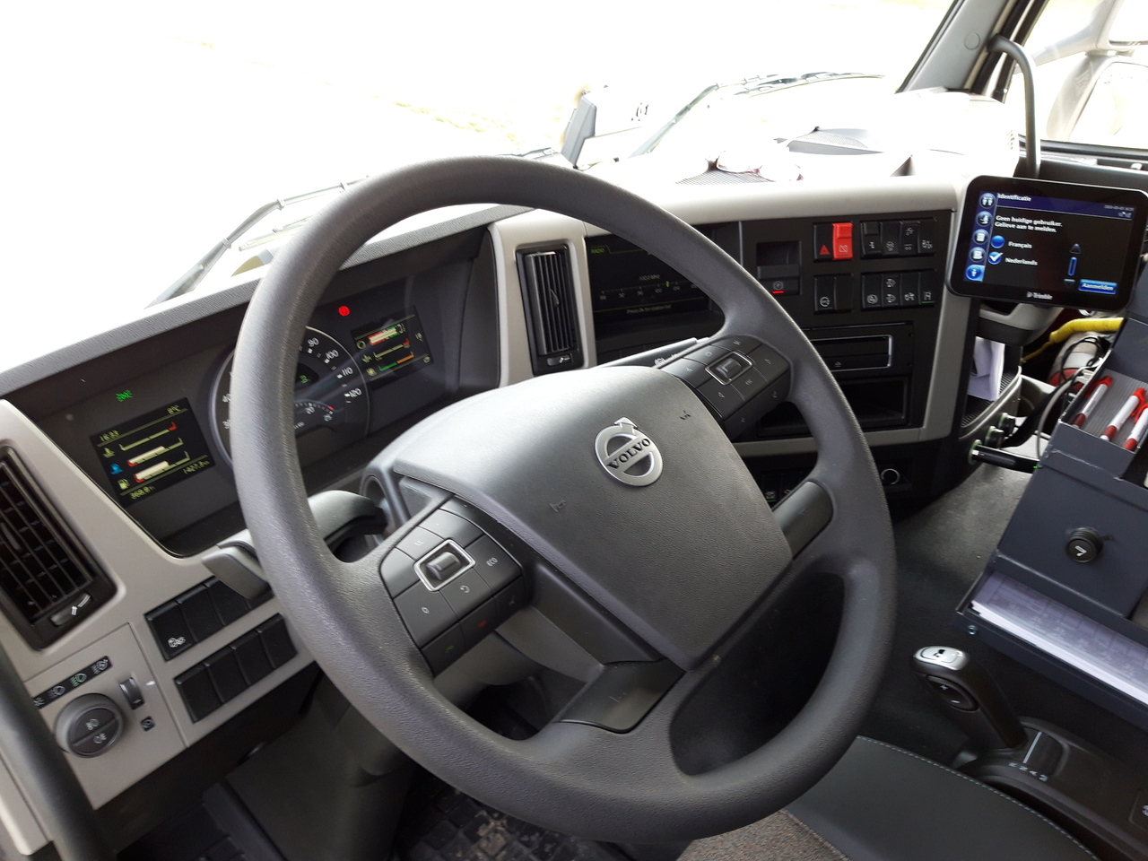 Tank truck VOLVO FM: picture 13 Tank truck VOLVO FM: picture 13