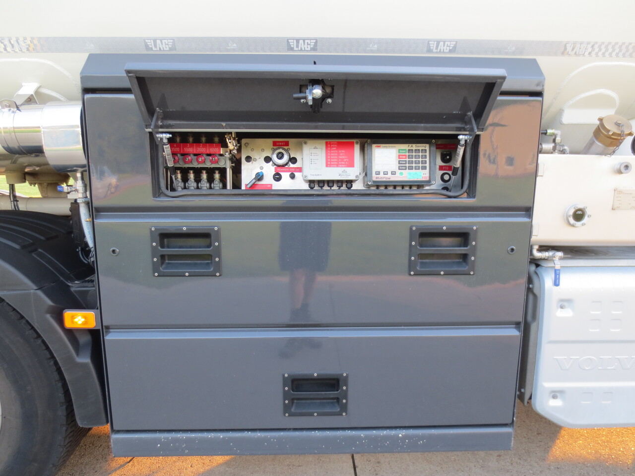 VOLVO FM - Tank truck: picture 4 VOLVO FM - Tank truck: picture 4