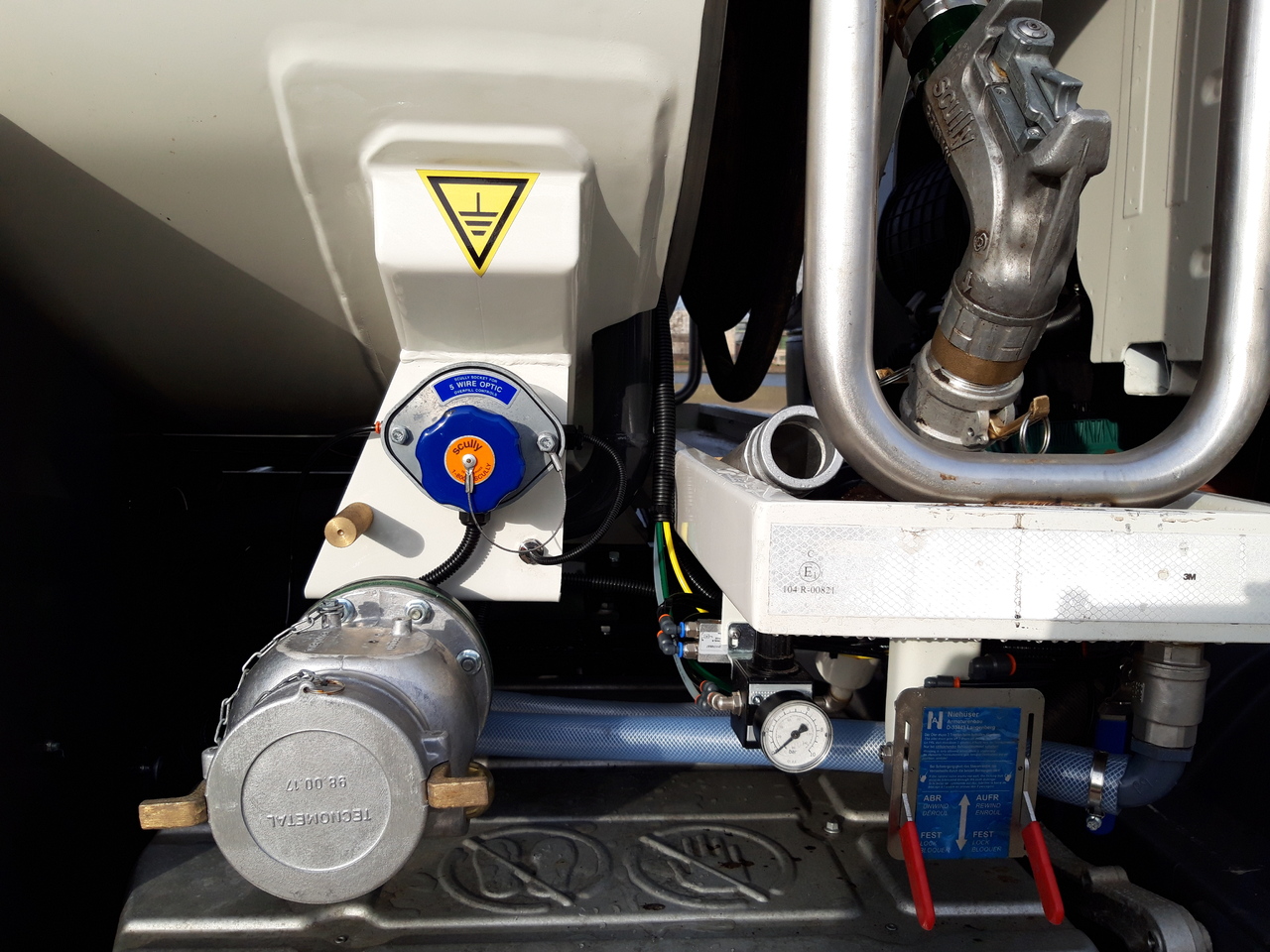 Tank truck VOLVO FM: picture 9 Tank truck VOLVO FM: picture 9