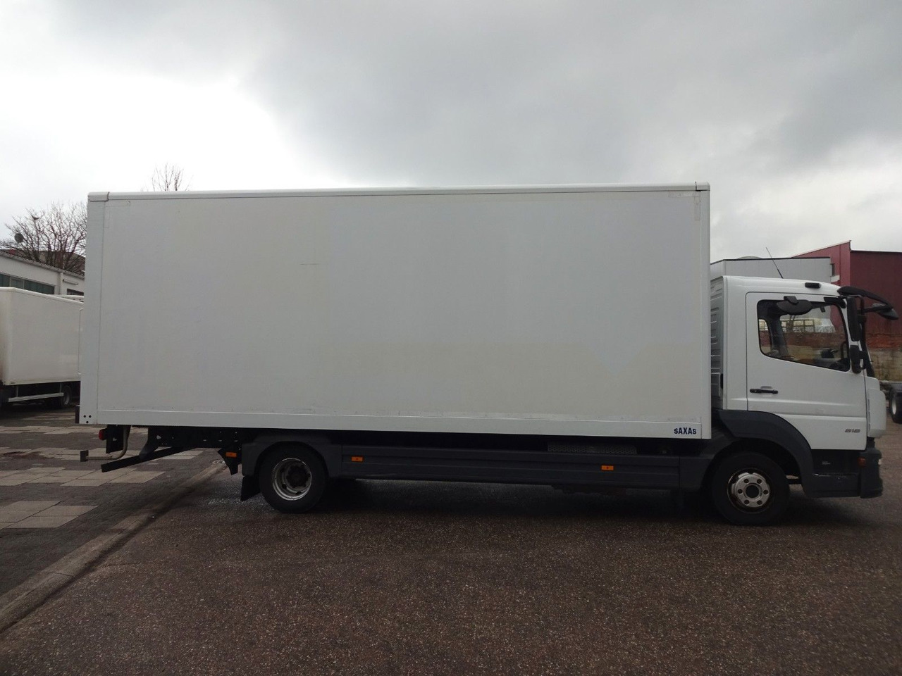 Mercedes-Benz Atego 818, Koffer mit Rolltor - Box van: picture 3 Mercedes-Benz Atego 818, Koffer mit Rolltor - Box van: picture 3