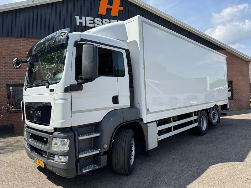 MAN TGS 26.320 EEV Koffer Stuuras AHK 2.500KG LBW 479.810! NL TRUCK - Box truck: picture 1 MAN TGS 26.320 EEV Koffer Stuuras AHK 2.500KG LBW 479.810! NL TRUCK - Box truck: picture 1