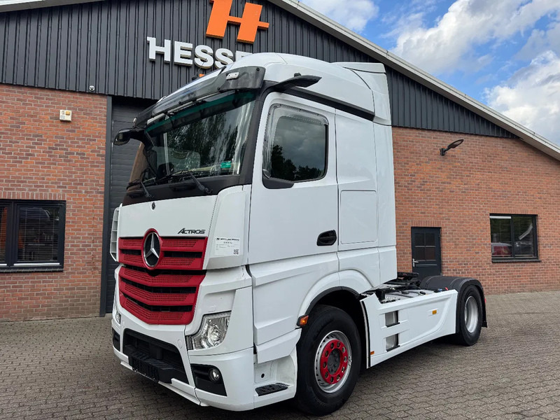Mercedes-Benz Actros 1845 Streamspace Xenon 2x Tank German truck - Tractor unit: picture 1 Mercedes-Benz Actros 1845 Streamspace Xenon 2x Tank German truck - Tractor unit: picture 1