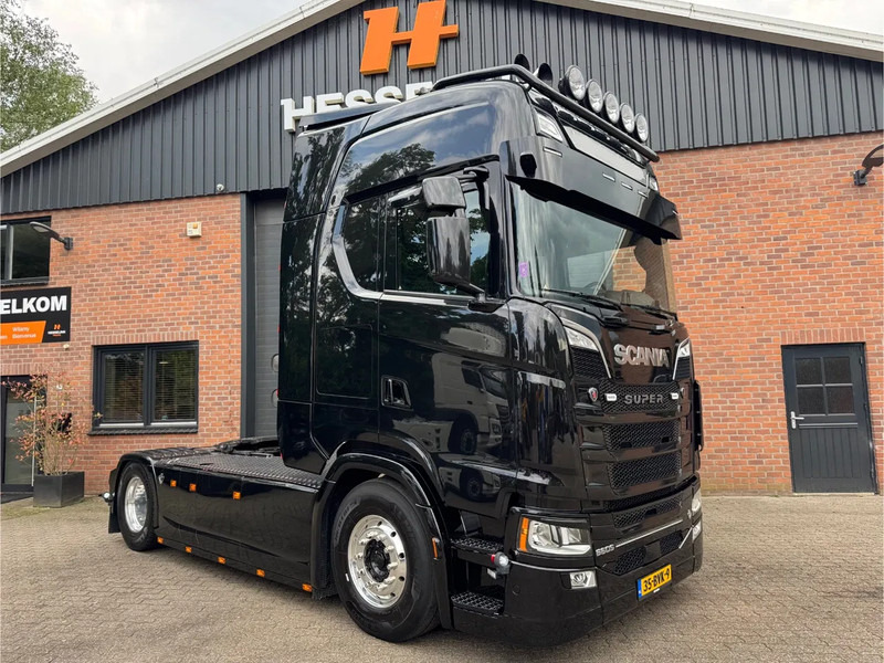 Scania S660 4X2 Retarder Full air Standairco Schuifschotel 9T Vooras PTO prep - Tractor unit: picture 2 Scania S660 4X2 Retarder Full air Standairco Schuifschotel 9T Vooras PTO prep - Tractor unit: picture 2