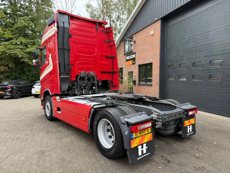 Volvo FH 460 4X2 Globetrotter XL 2x tank NL Truck - Tractor unit: picture 2 Volvo FH 460 4X2 Globetrotter XL 2x tank NL Truck - Tractor unit: picture 2