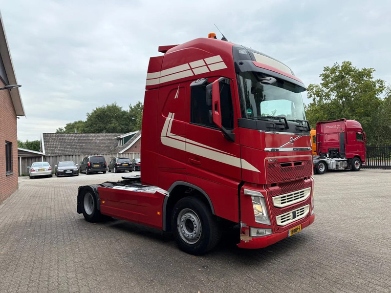 Volvo FH 460 4X2 Globetrotter XL 2x tank NL Truck - Tractor unit: picture 3 Volvo FH 460 4X2 Globetrotter XL 2x tank NL Truck - Tractor unit: picture 3