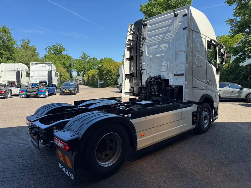 Volvo FH 500 AERO NEW! 9 Ton Vooras I-SAVE Globetrotter XL, PTO, ACC, Standairco, 2 tanks, LED - Tractor unit: picture 4 Volvo FH 500 AERO NEW! 9 Ton Vooras I-SAVE Globetrotter XL, PTO, ACC, Standairco, 2 tanks, LED - Tractor unit: picture 4