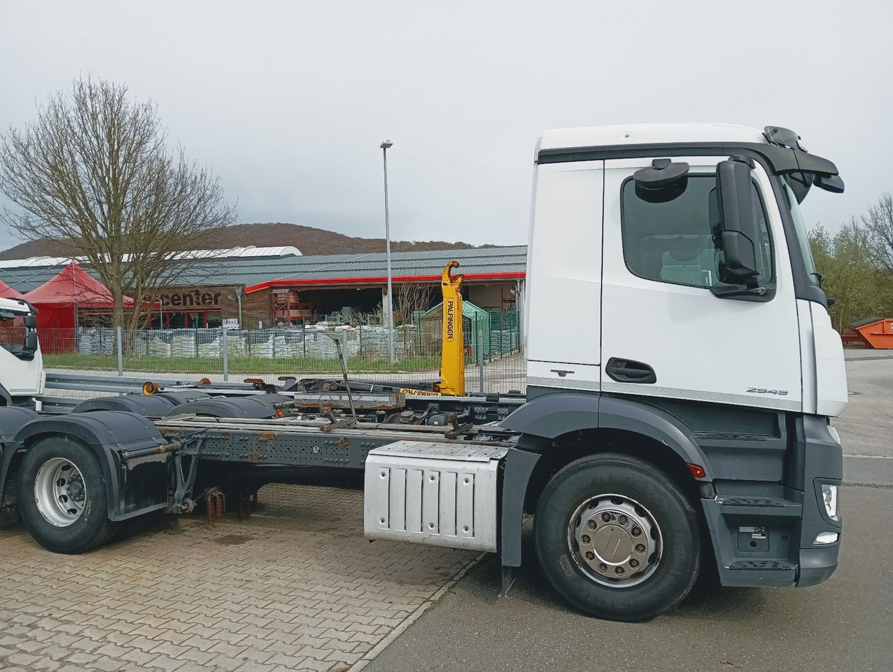 Mercedes-Benz ANTOS 2545 6x2 Lenkachse Luft/Luft PTO AHK - Cab chassis truck: picture 5 Mercedes-Benz ANTOS 2545 6x2 Lenkachse Luft/Luft PTO AHK - Cab chassis truck: picture 5