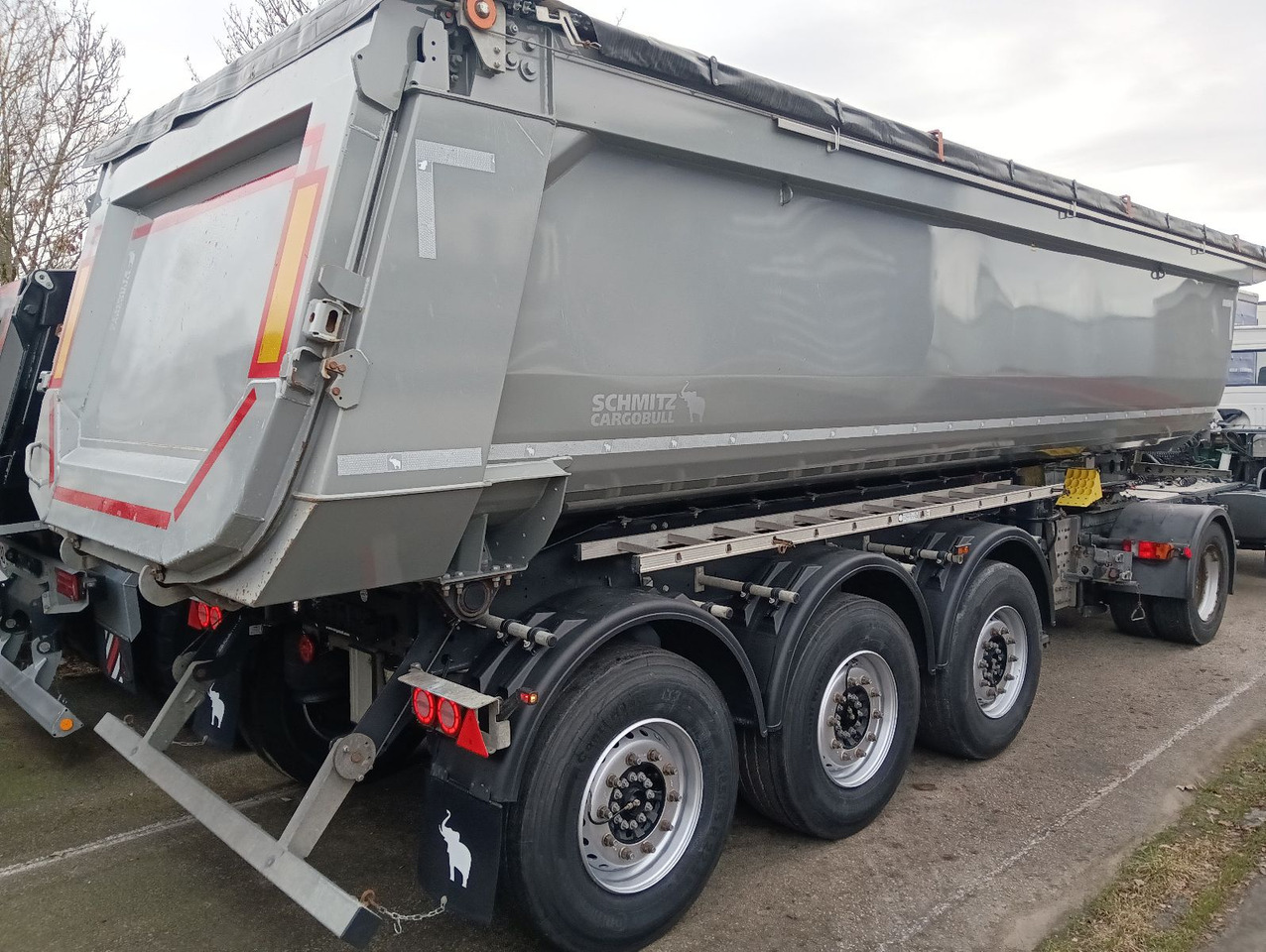 Schmitz Cargobull SKI24-7.2 SR HARDOX 27,5m3 FullOption 6348kg TÜV - Tipper semi-trailer: picture 5 Schmitz Cargobull SKI24-7.2 SR HARDOX 27,5m3 FullOption 6348kg TÜV - Tipper semi-trailer: picture 5