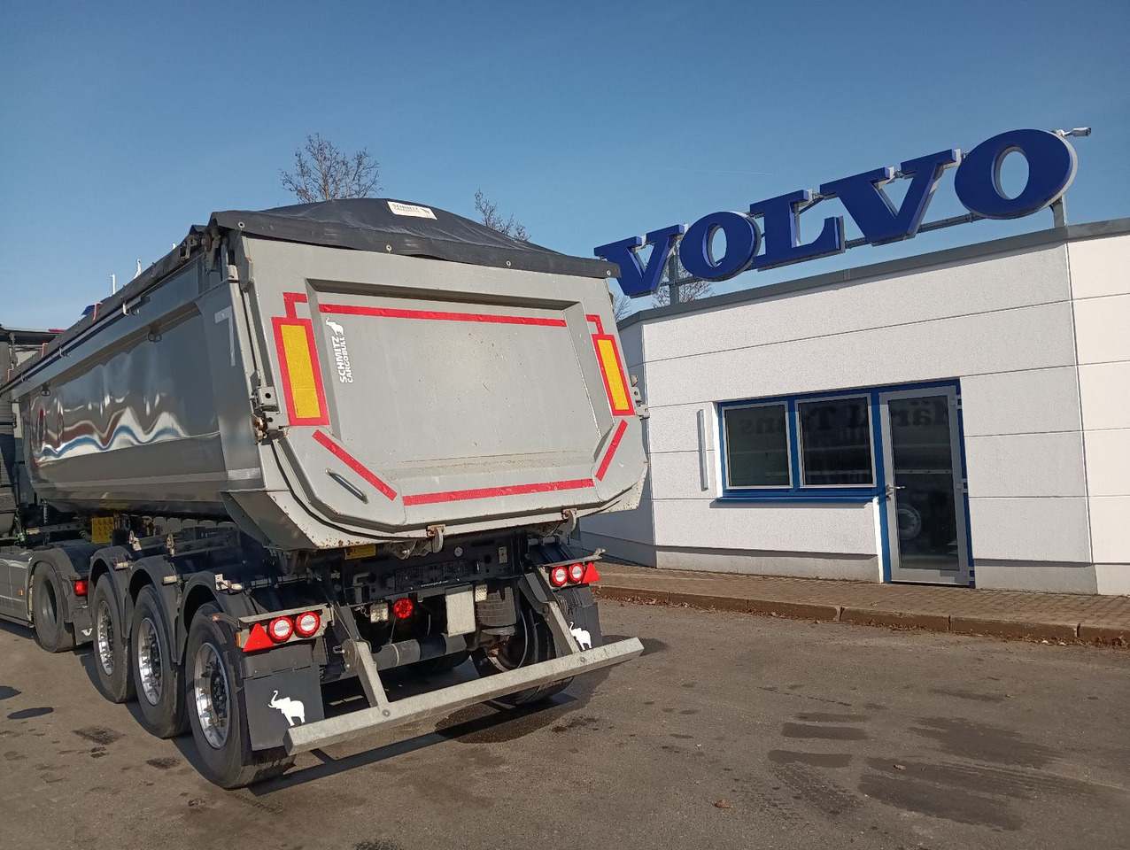 Schmitz Cargobull SKI24-7.2 SR HARDOX 27,5m3 FullOption 6348kg TÜV - Tipper semi-trailer: picture 1 Schmitz Cargobull SKI24-7.2 SR HARDOX 27,5m3 FullOption 6348kg TÜV - Tipper semi-trailer: picture 1