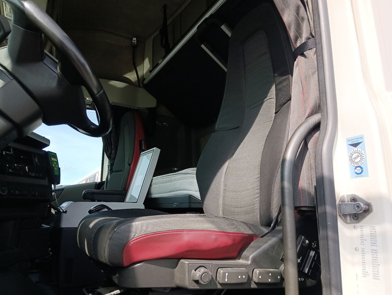 Leasing of  Volvo 2x JUMBO 120m3 FH460 Globe 6x2 SCHMITZ I-PARCool Volvo 2x JUMBO 120m3 FH460 Globe 6x2 SCHMITZ I-PARCool: picture 23