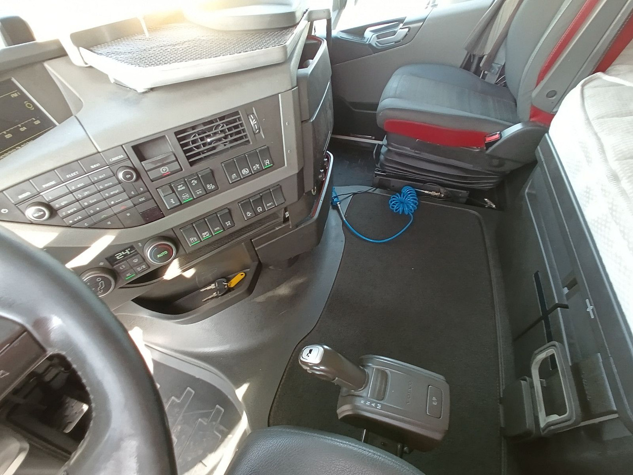 Leasing of  Volvo 2x JUMBO 120m3 FH460 Globe 6x2 SCHMITZ I-PARCool Volvo 2x JUMBO 120m3 FH460 Globe 6x2 SCHMITZ I-PARCool: picture 32