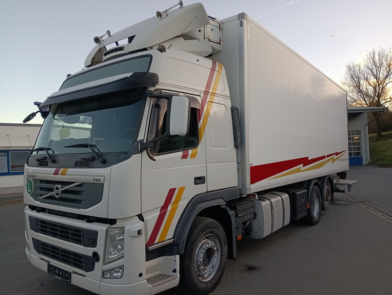 Volvo FM13-460 EEV  6x2R CarrierSupra550 7,3m LBW1.5t - Refrigerator truck: picture 1 Volvo FM13-460 EEV  6x2R CarrierSupra550 7,3m LBW1.5t - Refrigerator truck: picture 1