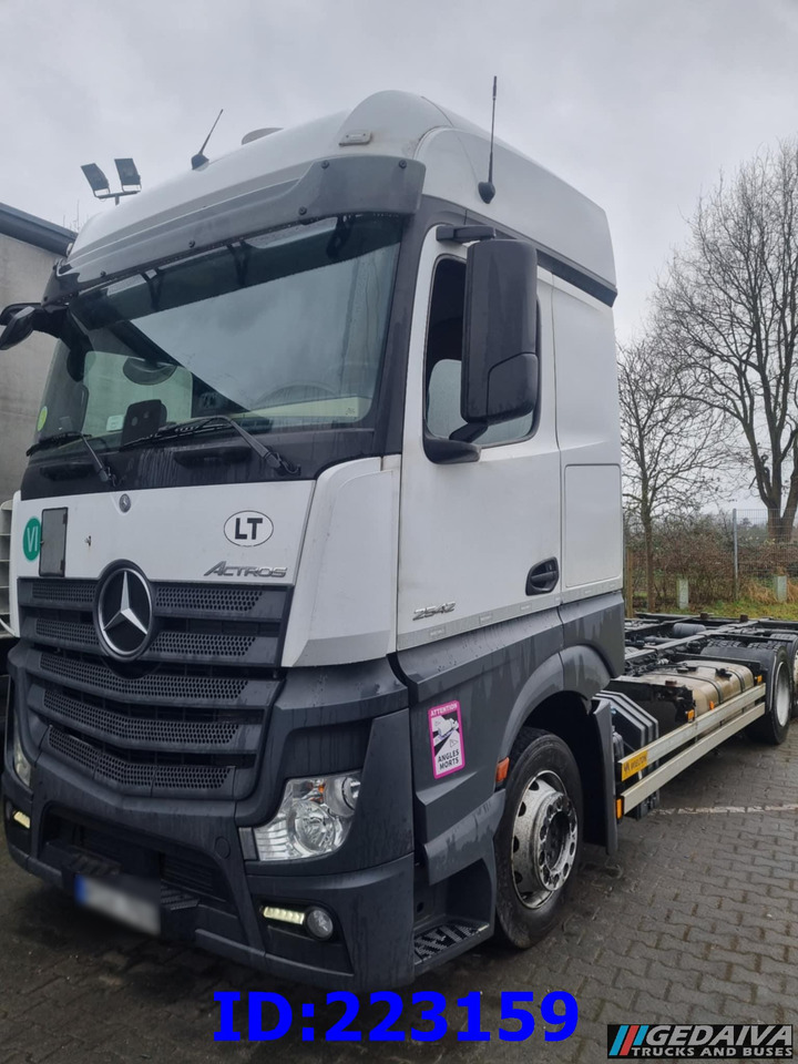 MERCEDES-BENZ Actros 2542 BDF 6x2 Euro6 - Cab chassis truck: picture 2 MERCEDES-BENZ Actros 2542 BDF 6x2 Euro6 - Cab chassis truck: picture 2