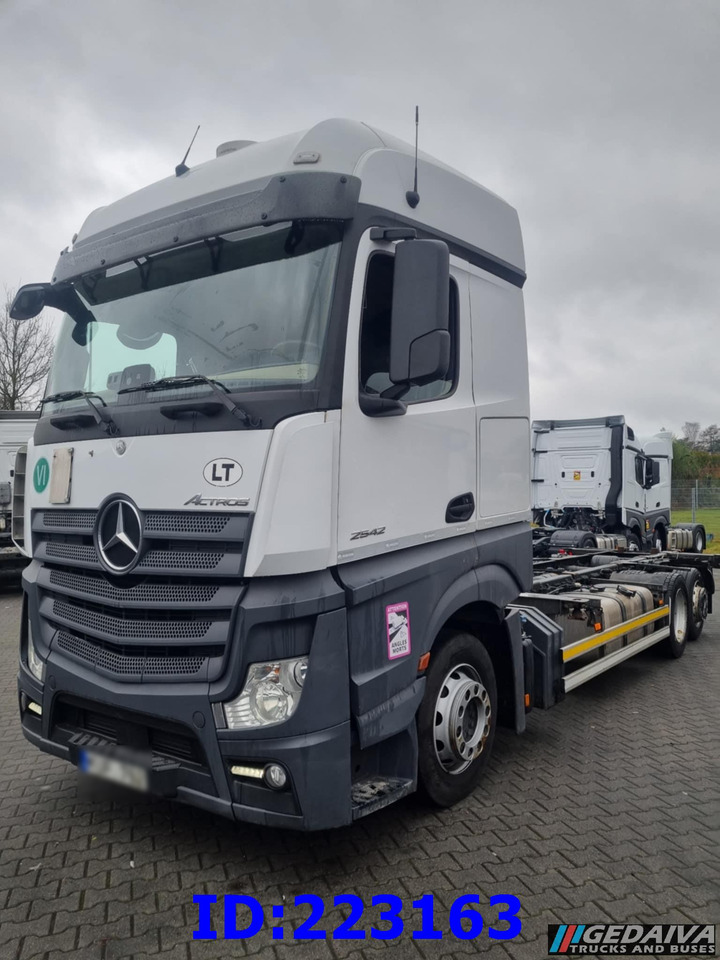 MERCEDES-BENZ Actros 2542 BDF 6x2 Euro6 - Cab chassis truck: picture 2 MERCEDES-BENZ Actros 2542 BDF 6x2 Euro6 - Cab chassis truck: picture 2