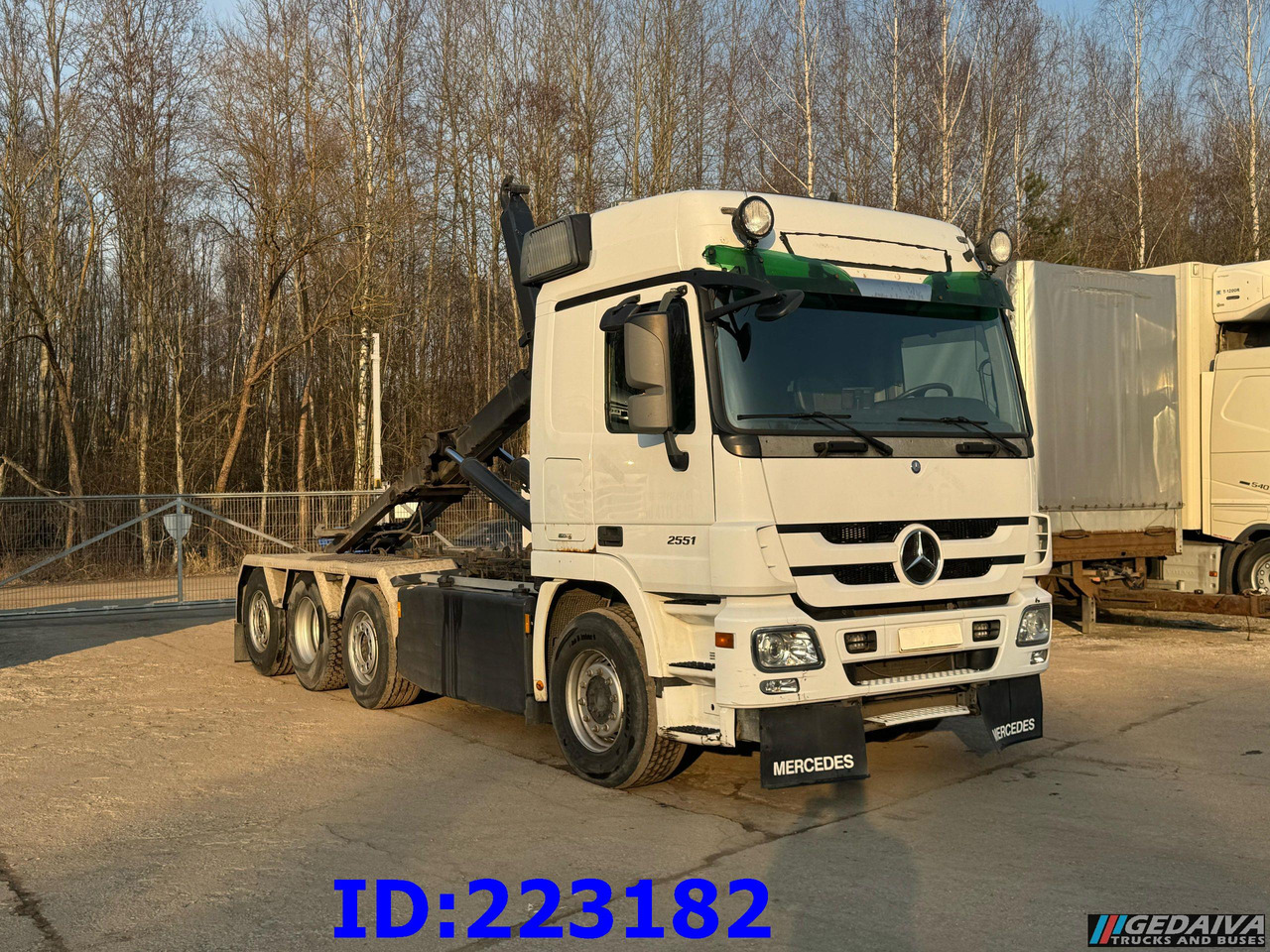 MERCEDES-BENZ Actros 2551 8x2 V8 Retarder - Hook lift truck: picture 4 MERCEDES-BENZ Actros 2551 8x2 V8 Retarder - Hook lift truck: picture 4