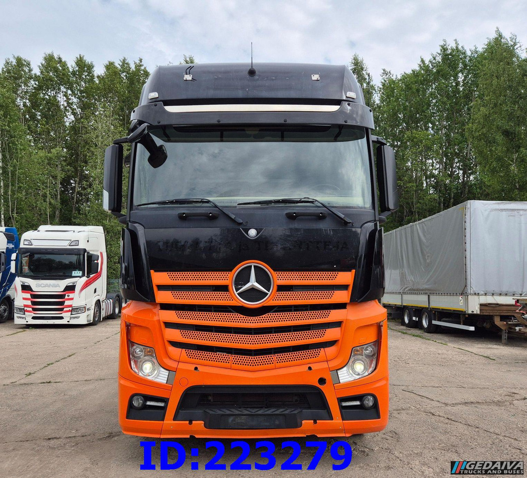 MERCEDES-BENZ Actros 3563 8×4 ( Steering axle) - Cab chassis truck: picture 2 MERCEDES-BENZ Actros 3563 8×4 ( Steering axle) - Cab chassis truck: picture 2