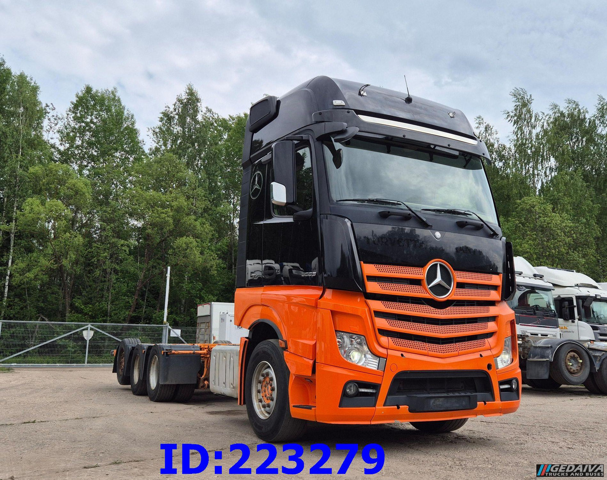 MERCEDES-BENZ Actros 3563 8×4 ( Steering axle) - Cab chassis truck: picture 4 MERCEDES-BENZ Actros 3563 8×4 ( Steering axle) - Cab chassis truck: picture 4